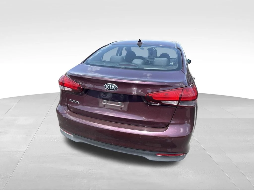 Used 2018 Red Kia LX image 3