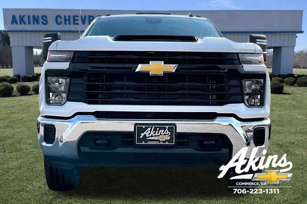 New 2026 Summit White Chevrolet WT image 21