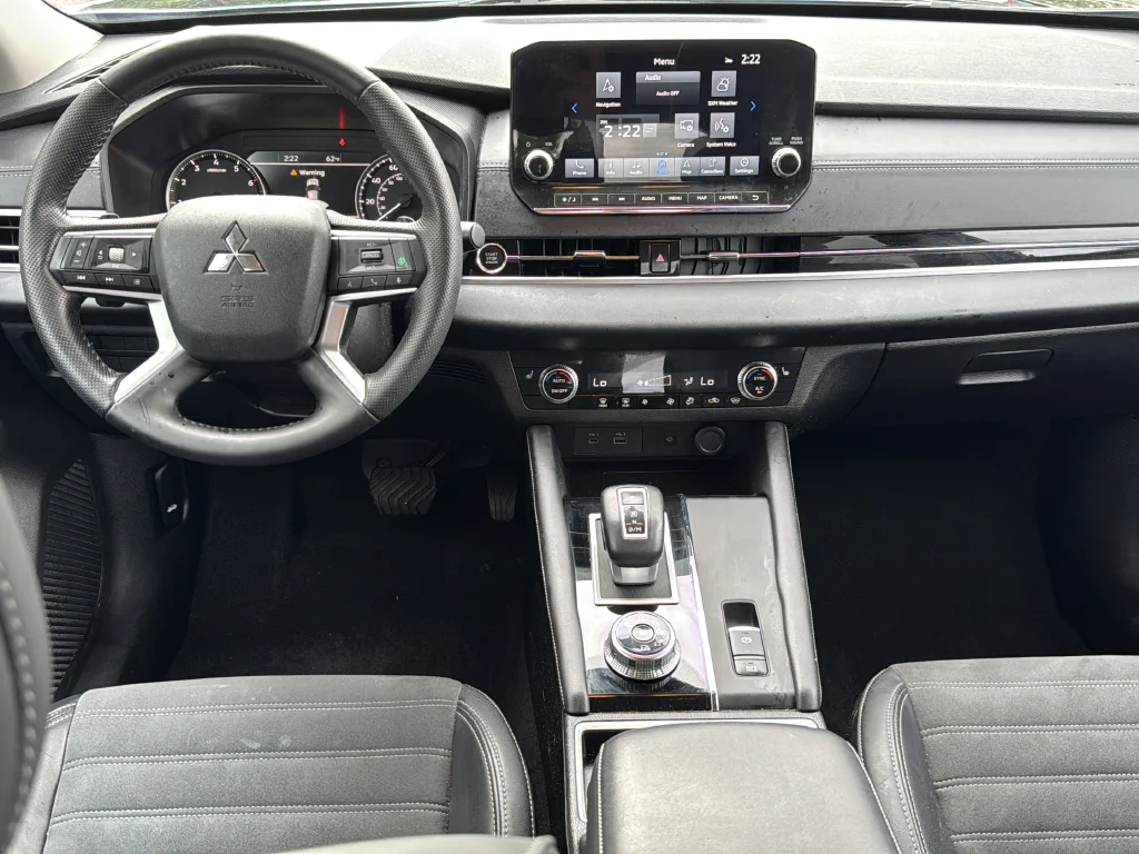 Used 2024 Blue Mitsubishi SE image 9