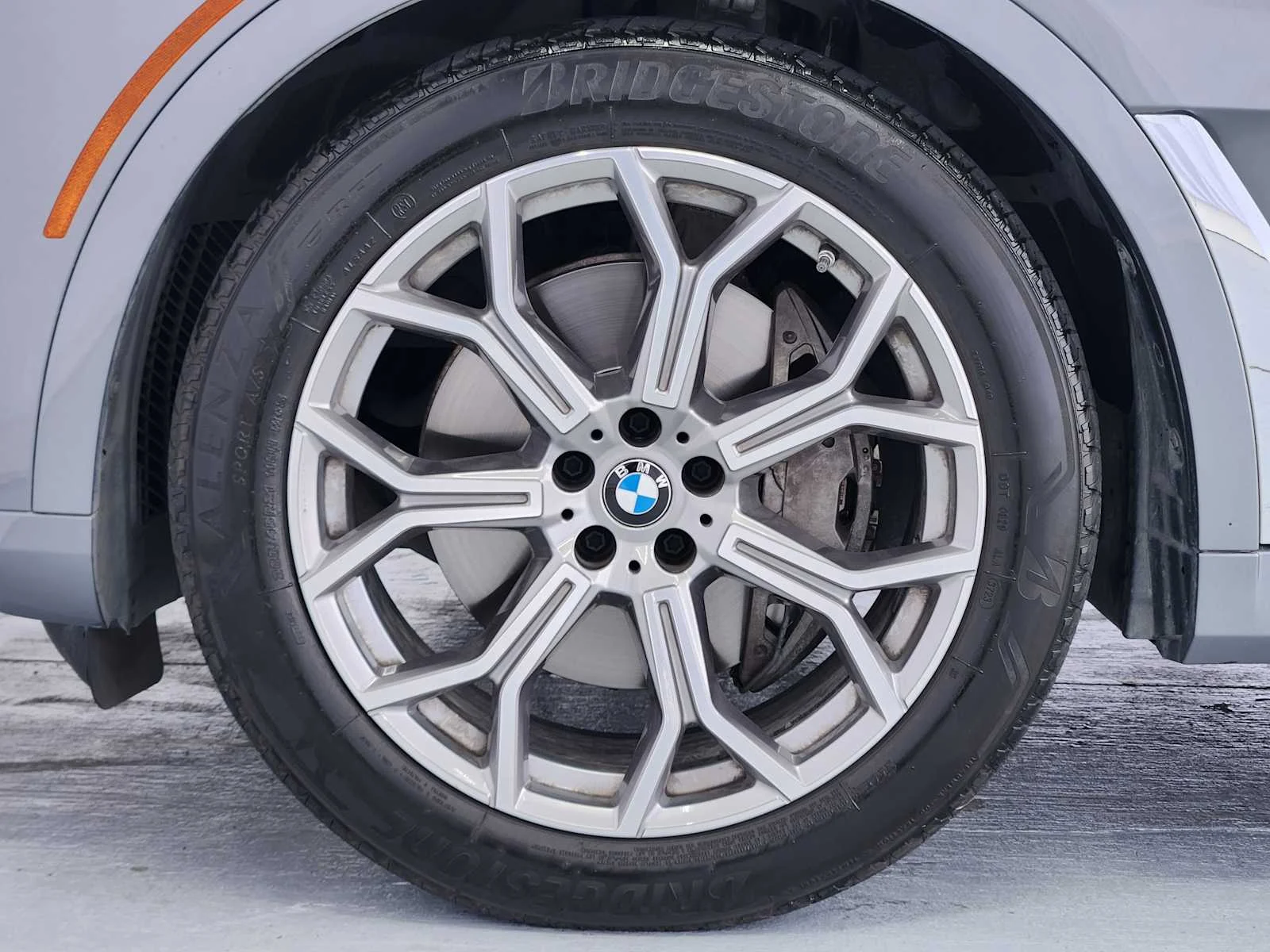 Used 2024 Skyscraper Grey Metallic BMW xDrive40i image 11