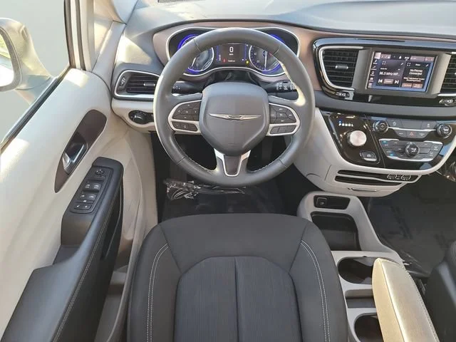 Used 2023 White Chrysler LX image 13