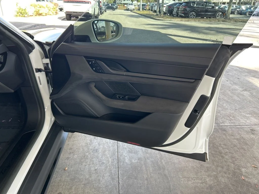 2023 Porsche Taycan GTS - Photo 25