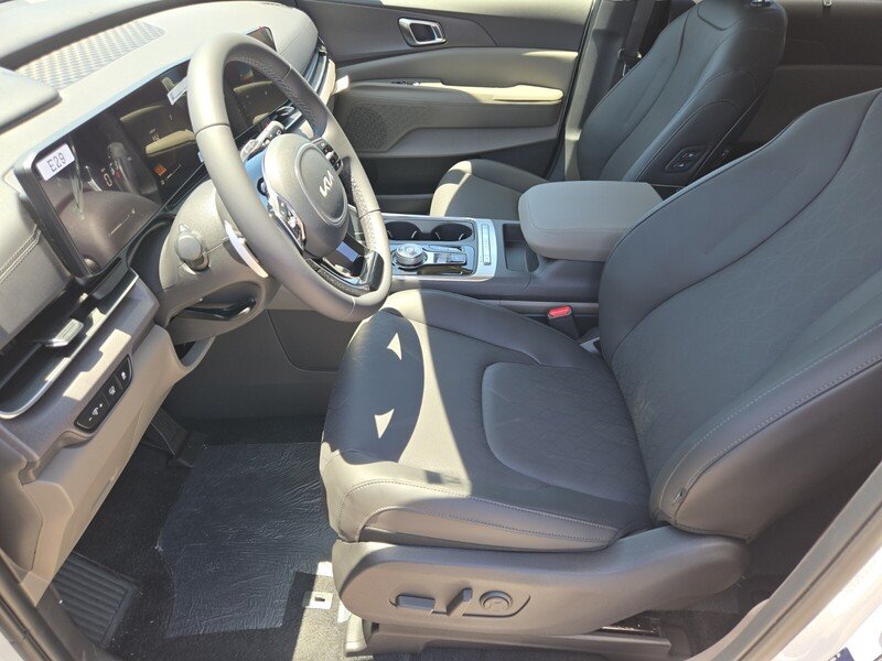 New 2026 Snow White Pearl Kia EX image 7