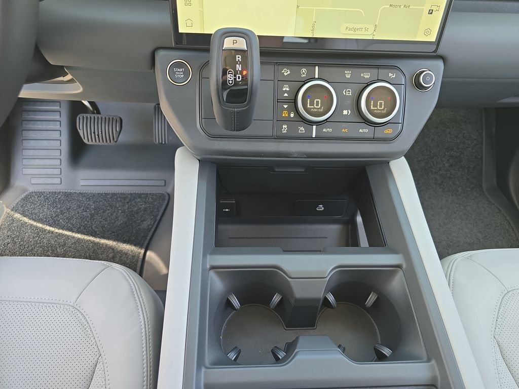 New 2026 Carpathian Grey Land Rover X-Dynamic SE image 26