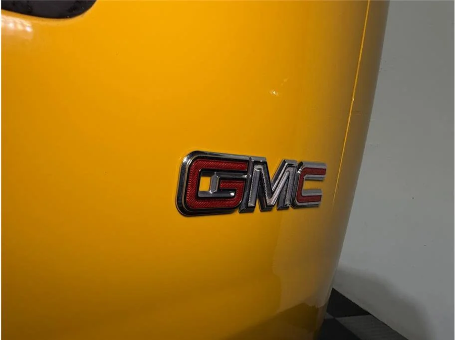 Certified Used 2018 Special Paint GMC Extended Van 3D image 16