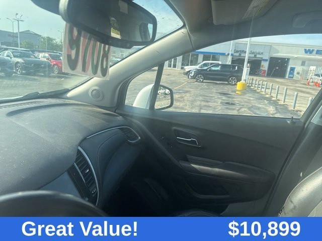 Used 2018 SILVER ICE METALLIC Chevrolet LT image 36