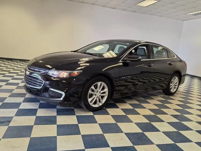 Used 2018 MOSAIC BLACK METALLIC Chevrolet LT image 3