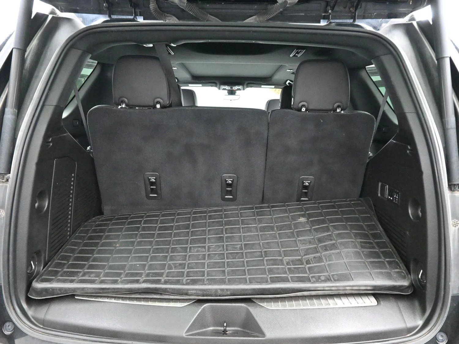 Used 2021 Black Chevrolet Premier image 9