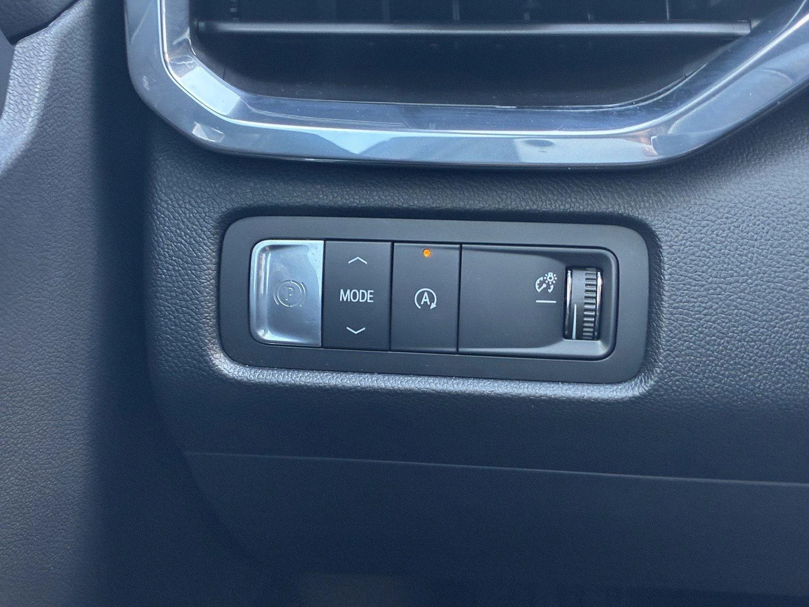 New 2026 Summit White GMC Elevation image 22