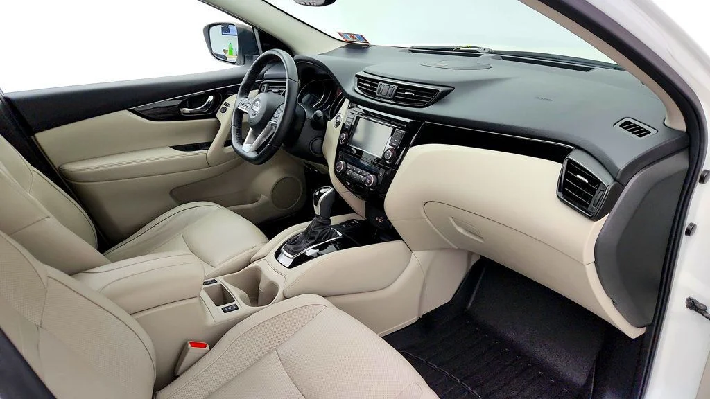 Used 2019 Pearl White Tricoat Nissan AWD SL w/ Premium Package, Moonroof & Bose Audio image 24