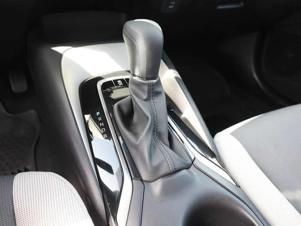 Used 2025 White Toyota LE image 23