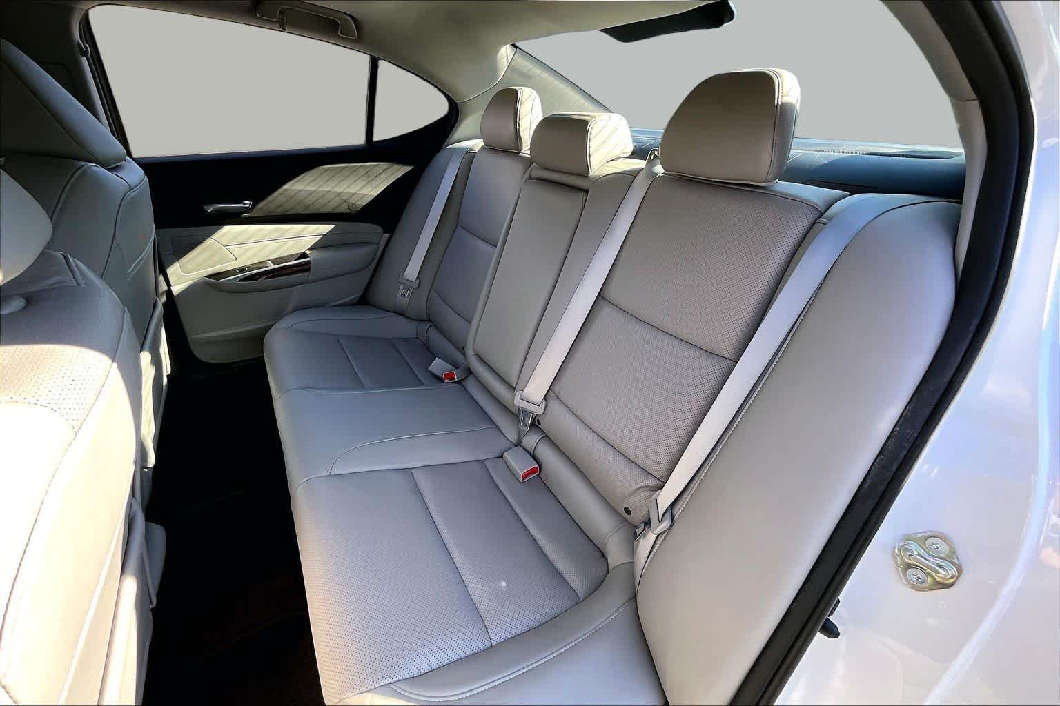 Used 2016 Bellanova White Pearl Acura V6 Tech image 28
