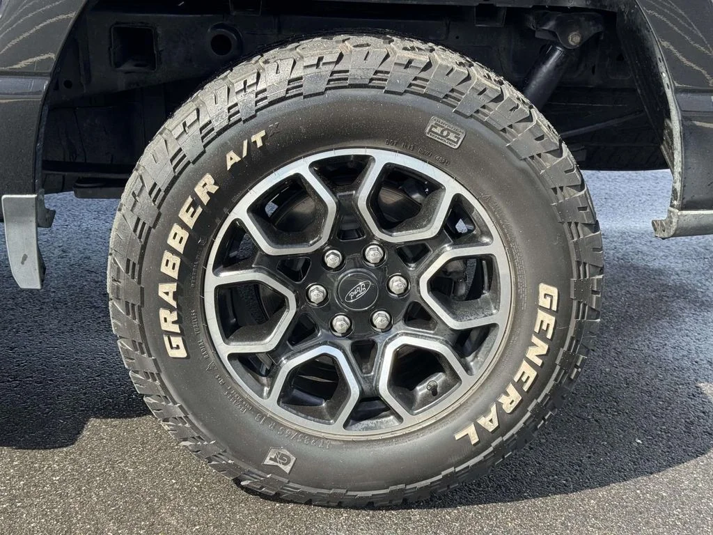 Used 2021 Black Ford XLT image 12