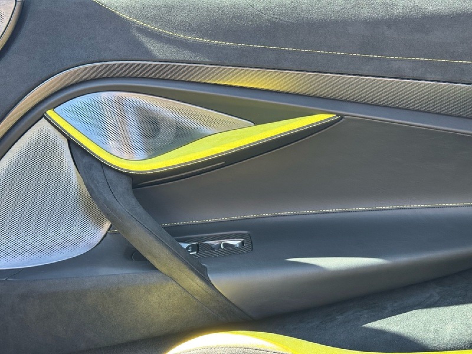 Used 2024 Belize Blue McLaren coupe image 19