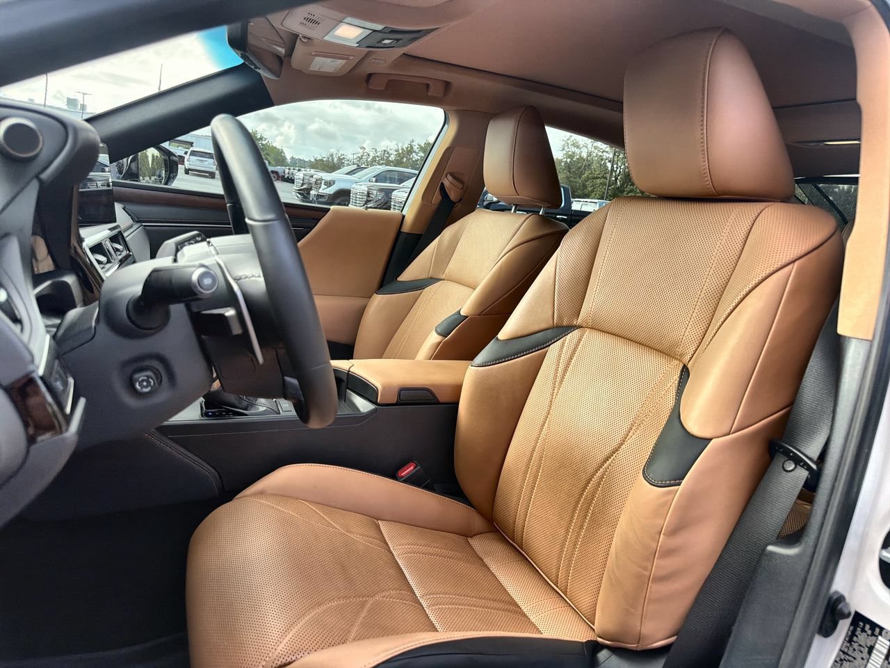 Used 2024 White Lexus Luxury image 16