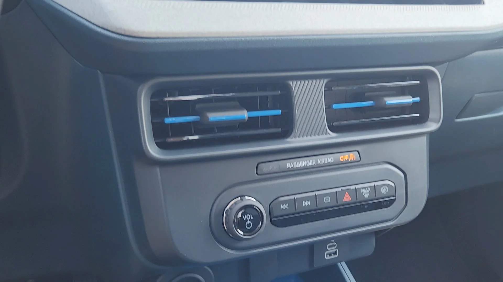 New 2026 Carbonized Gray Metallic Ford XLT image 24
