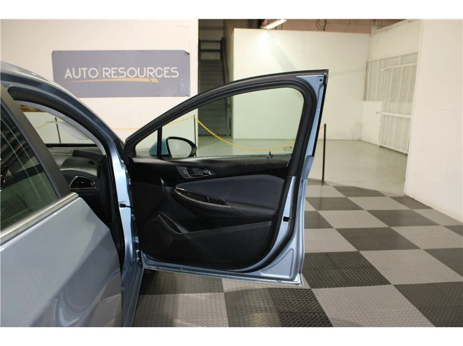 Used 2018 Arctic Blue Metallic Chevrolet LT image 24