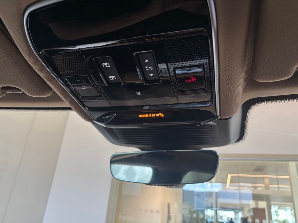 Used 2024 Silver Land Rover Dynamic SE image 14