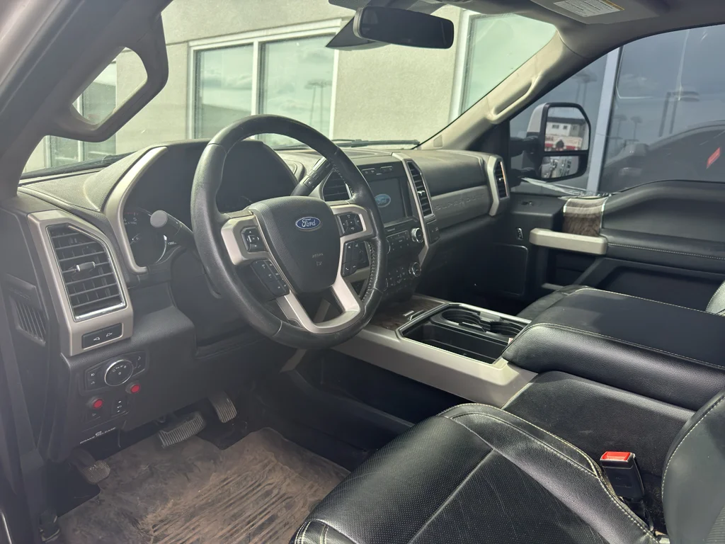 Used 2018 White Platinum Metallic Tri-Coat Ford LARIAT image 3