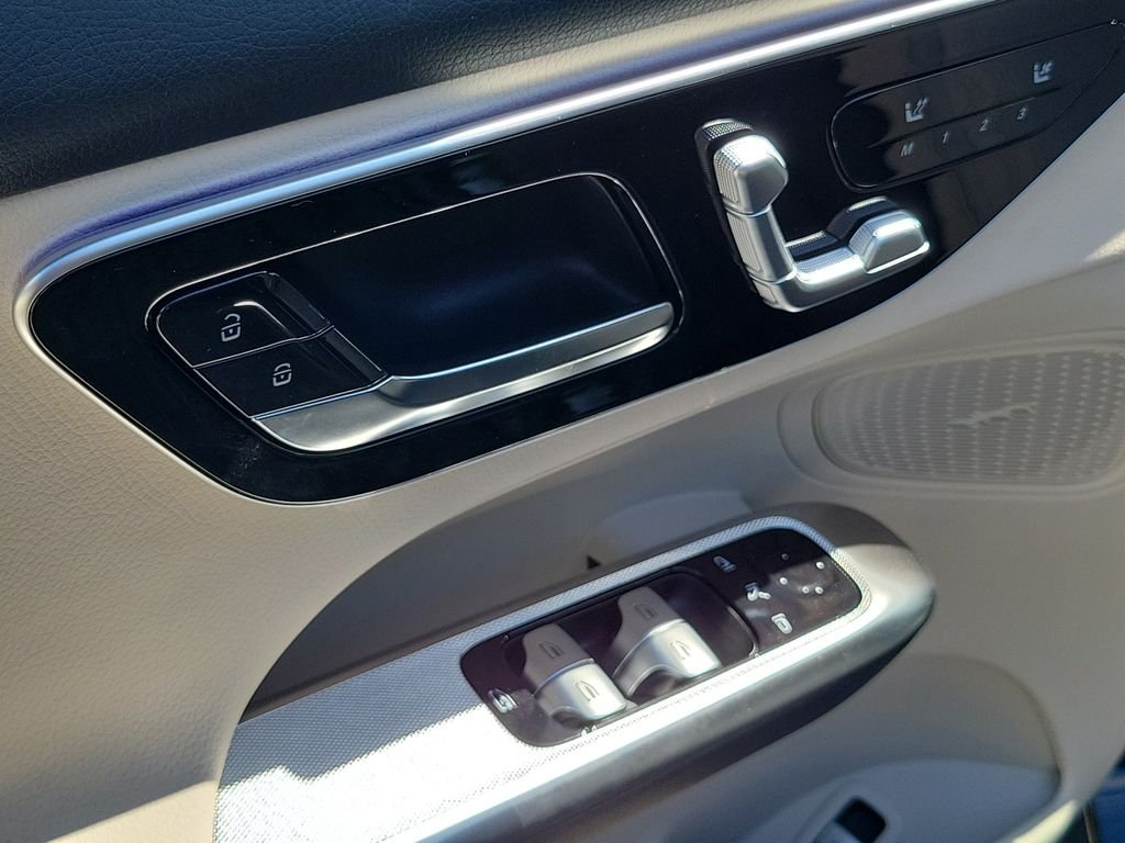 New 2027 Black Mercedes-Benz GLC 300 image 17