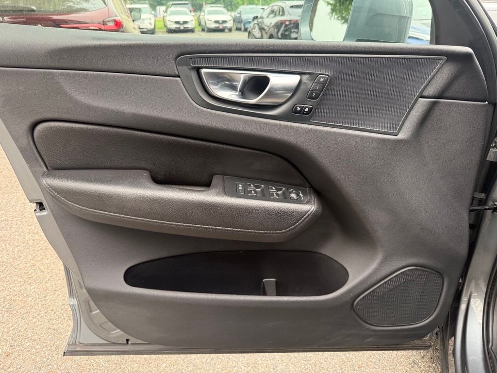 Used 2021 Gray Volvo T5 Momentum image 25