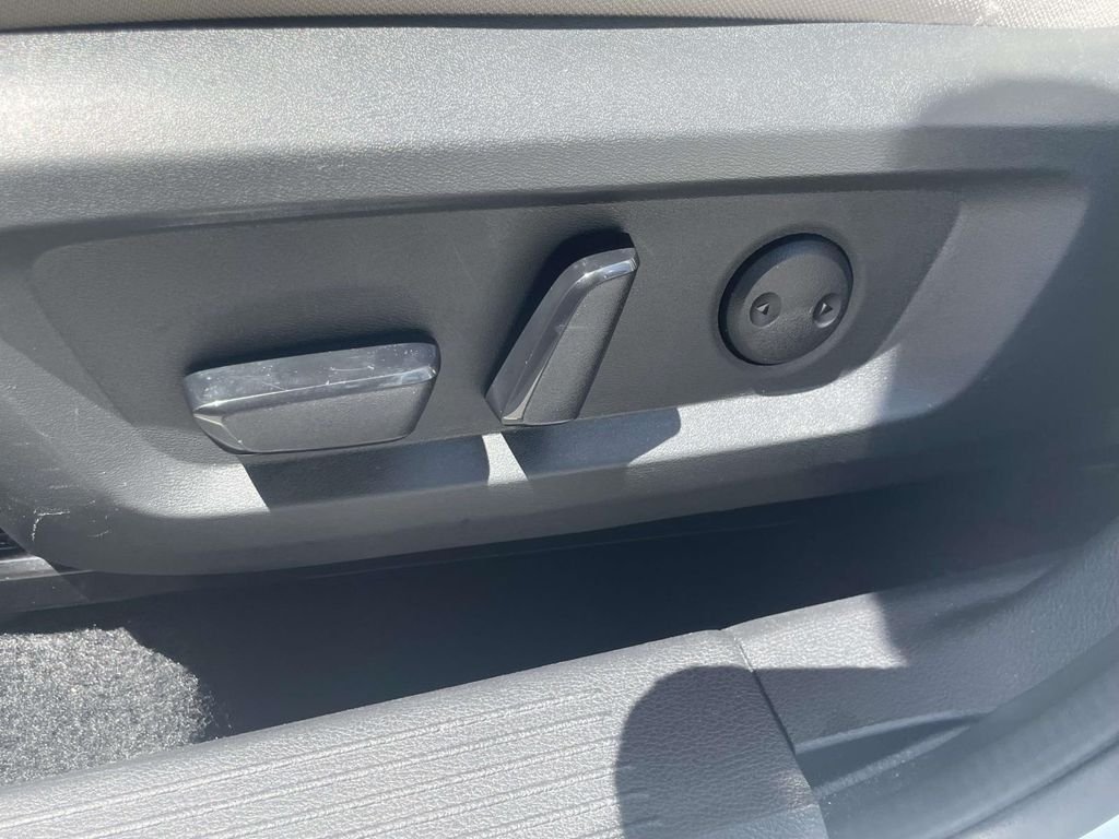 2025 Nissan Rogue SV - Photo 16