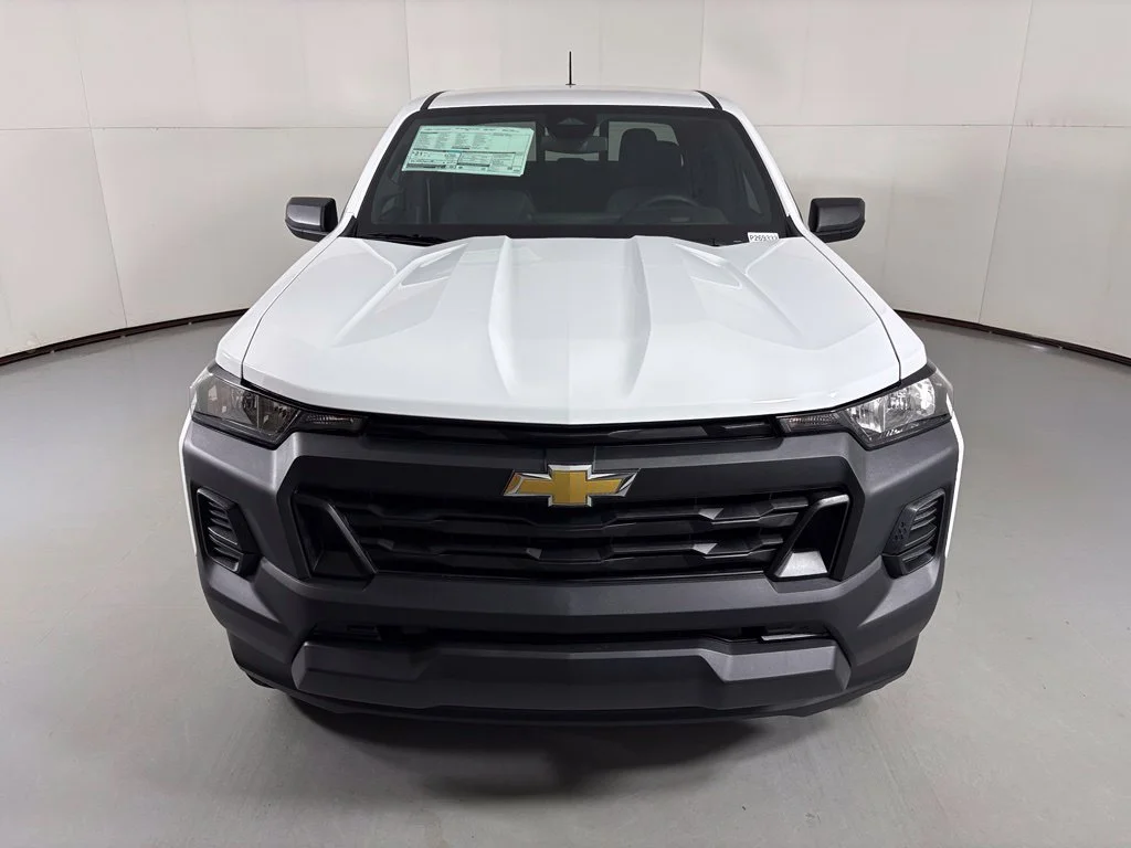 New 2026 Summit White Chevrolet WT image 4