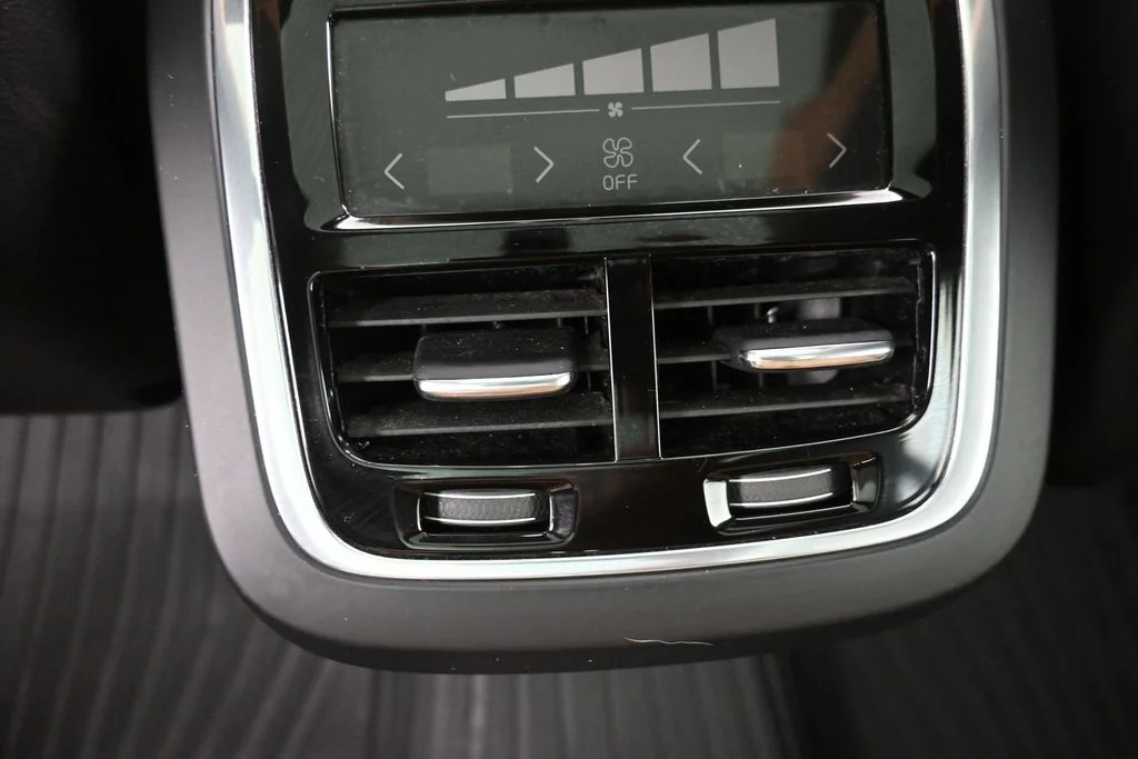 Used 2017 Blue Volvo T6 Momentum image 17