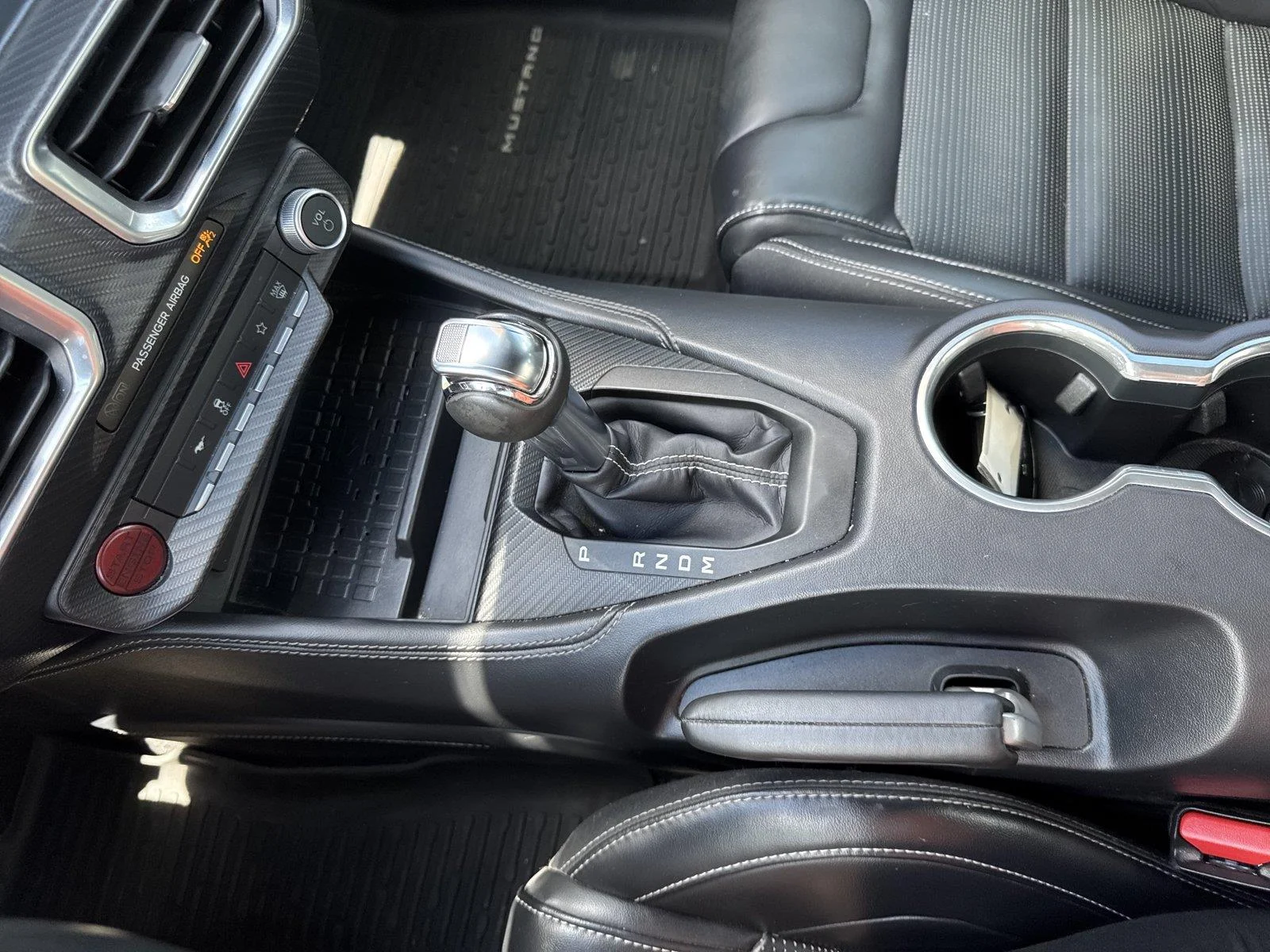 Used 2024 Iconic Silver Ford GT Premium image 27