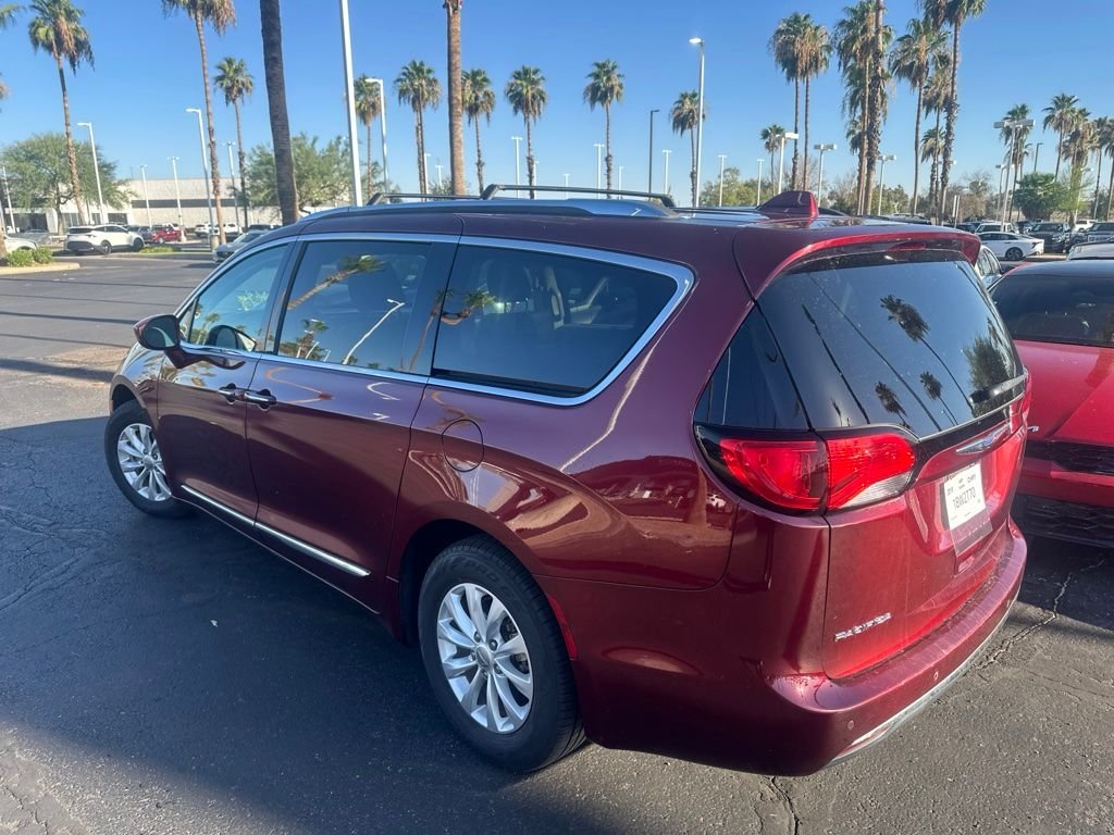 Used 2019 Red Chrysler Touring L image 5