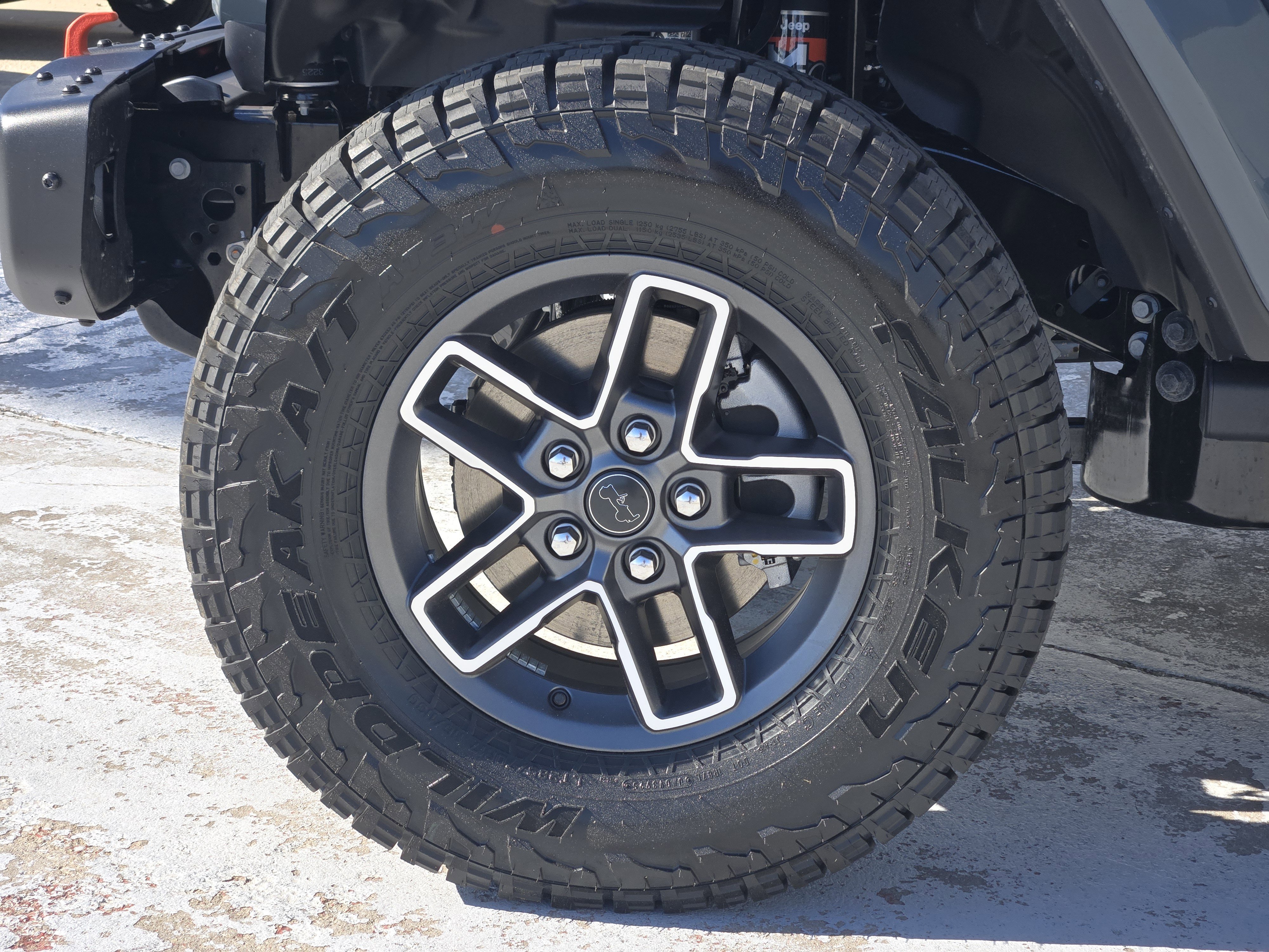 New 2026 Anvil Clear-Coat Exterior Paint Jeep Mojave X image 10