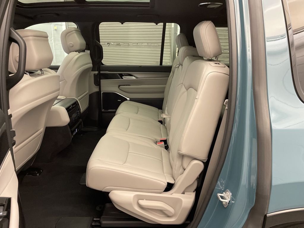 New 2026 Steel Blue Exterior Paint Jeep Limited Reserve image 21
