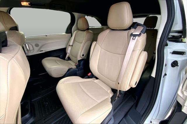 Certified Used 2024 WIND CHILL PEARL Toyota  image 21