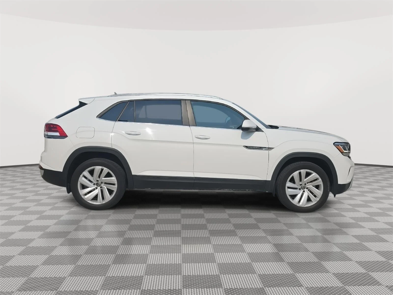 Used 2023 White Volkswagen 2.0T SE w/Technology image 13
