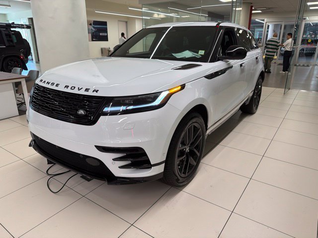 New 2026 Fuji White Land Rover P250 Base image 1