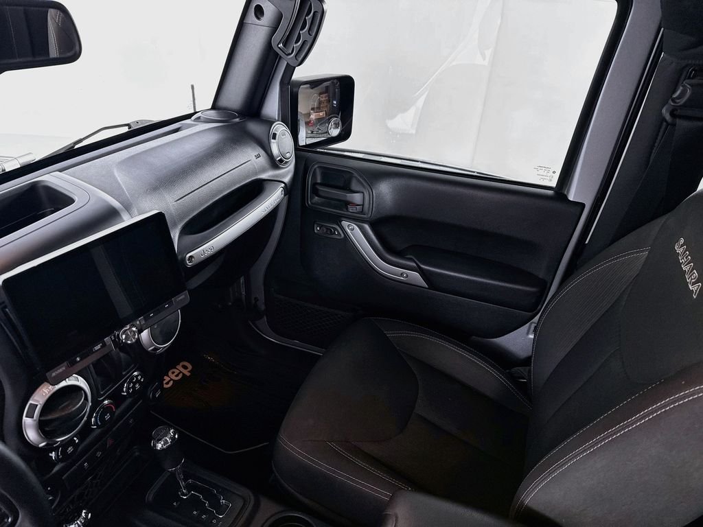 Used 2016 Silver Jeep Sahara image 20