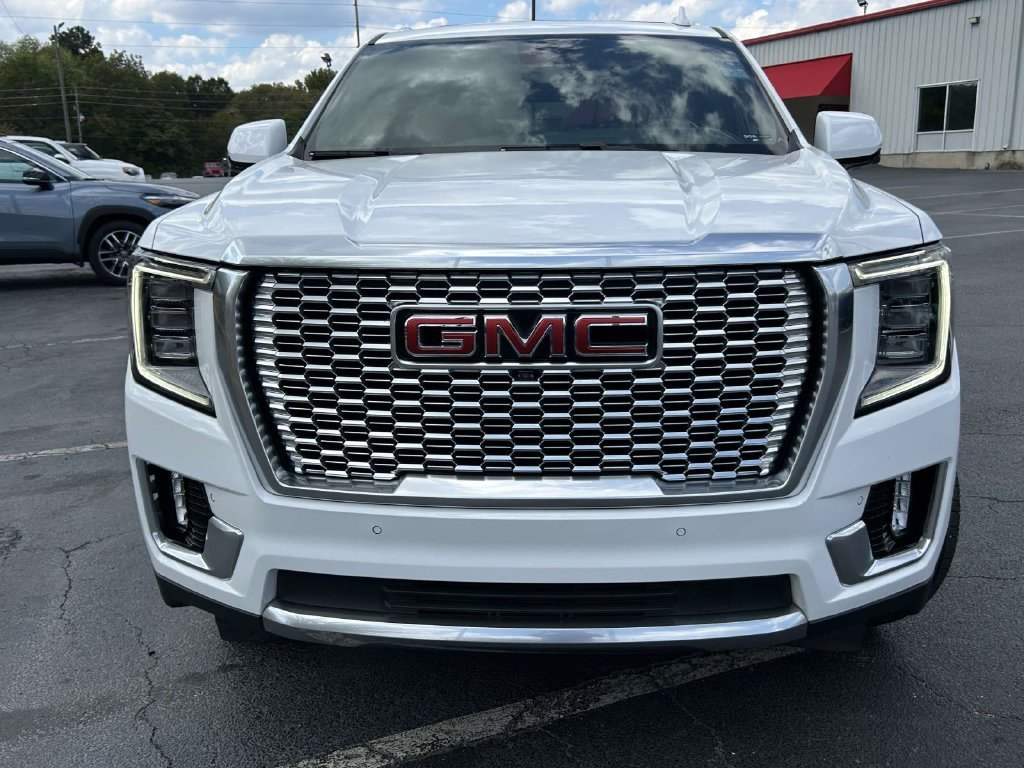 Used 2023 White GMC Denali image 7