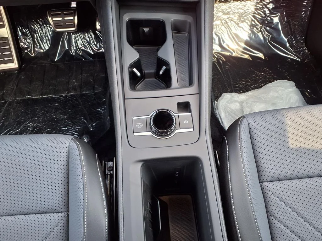 New 2026 Platinum Gray Metallic Volkswagen 2.0T SE R-Line Black image 17
