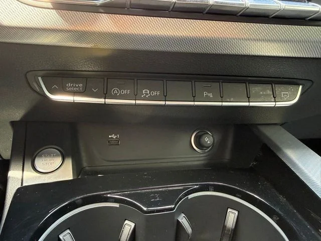 Used 2025 White Audi  image 27