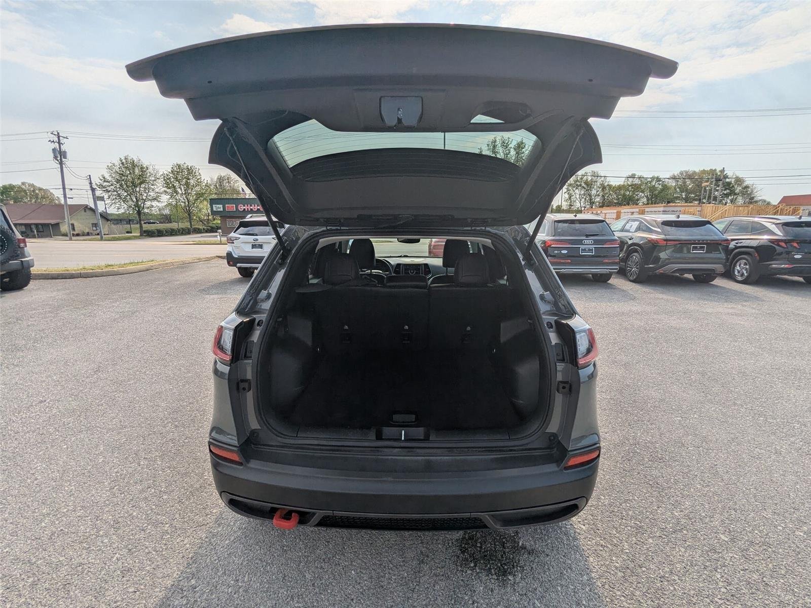 Used 2022 GRAY Jeep Trailhawk image 27