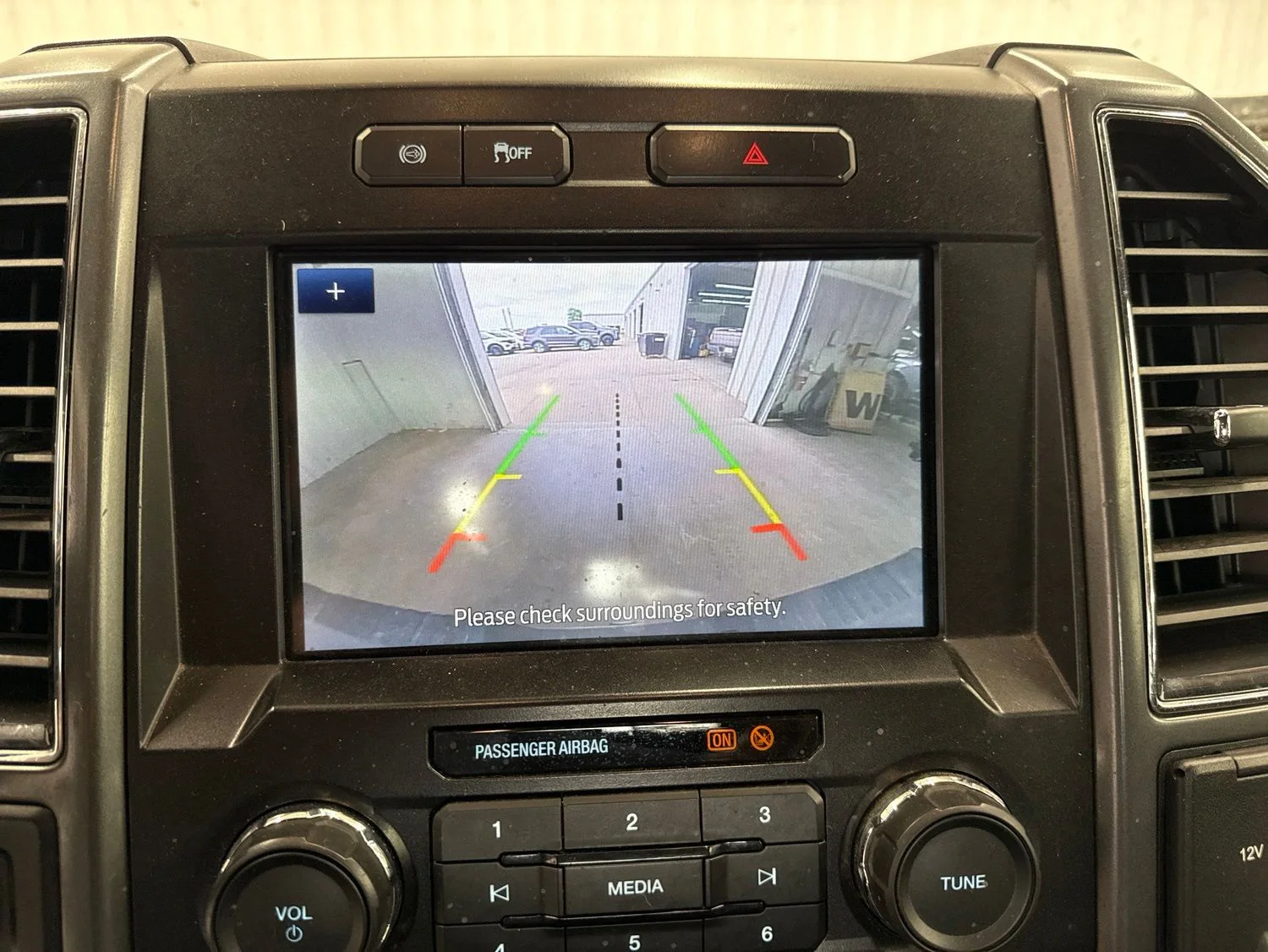 Used 2022 Oxford White Ford XLT image 17