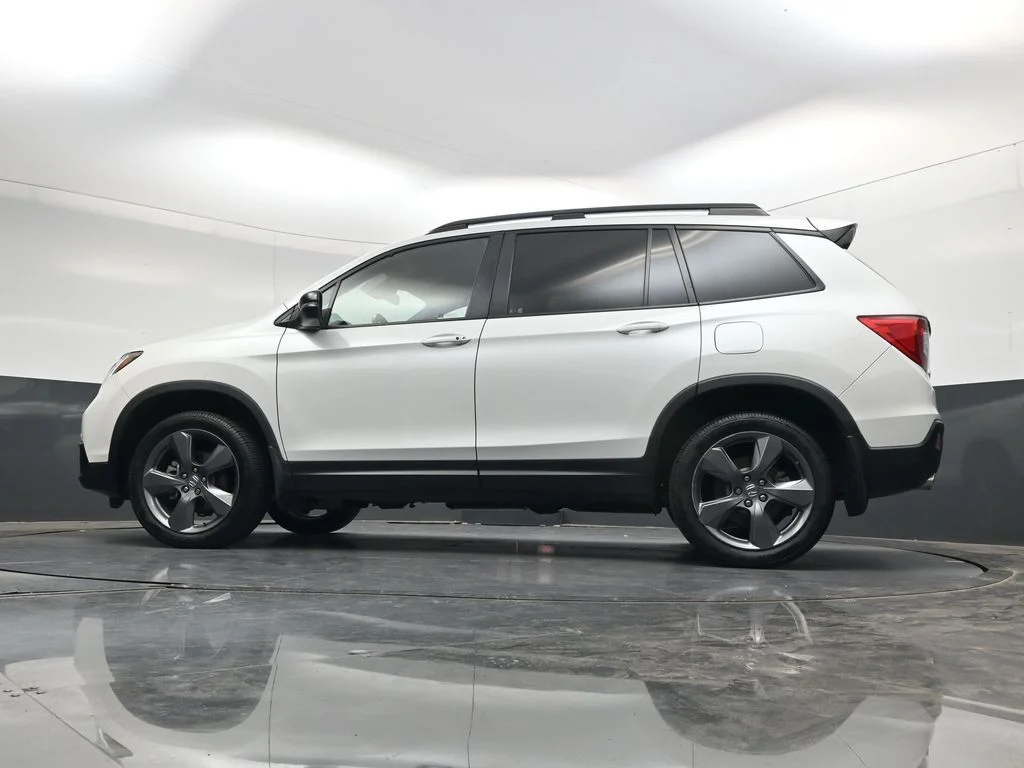 Used 2020 Platinum White Pearl Honda Touring image 45