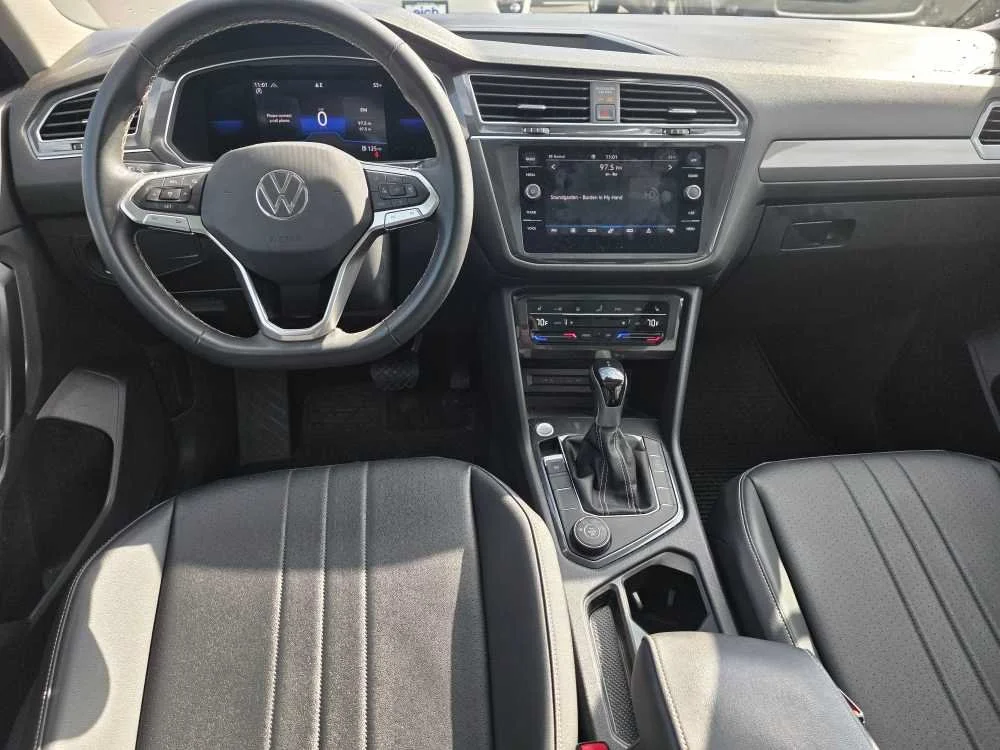 Certified Used 2022 Black Volkswagen SE image 5
