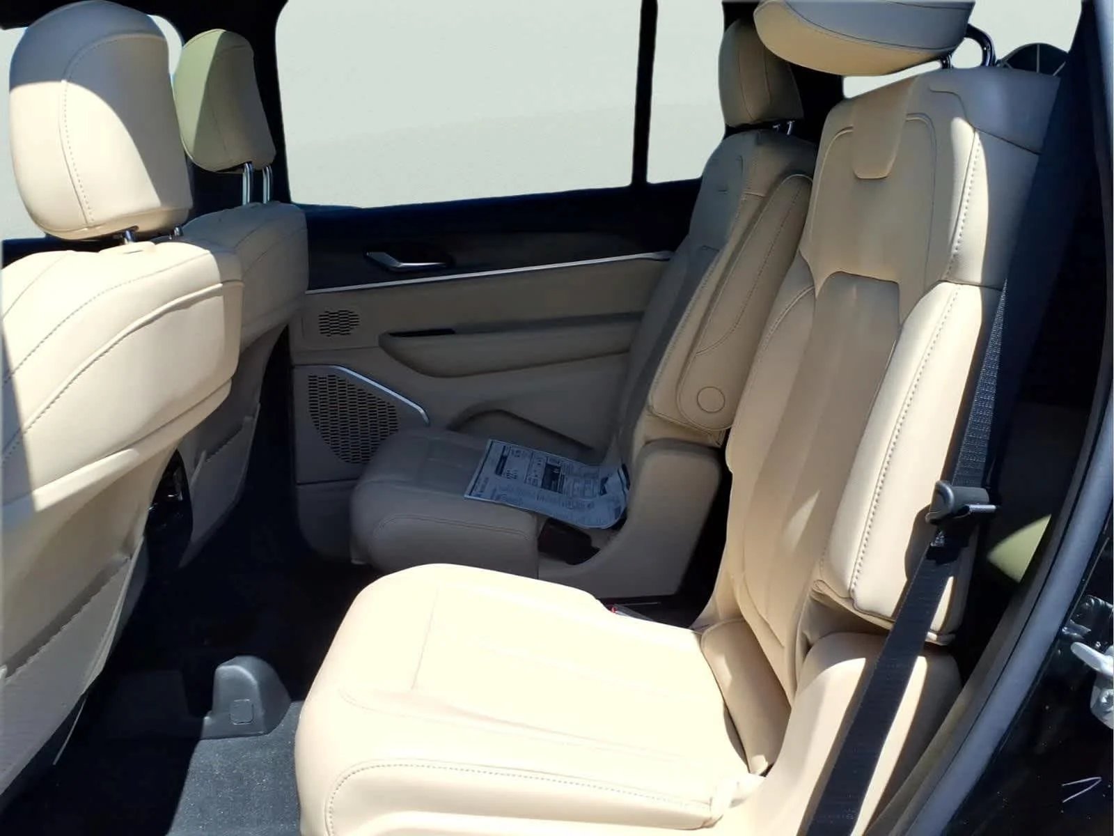 New 2026 Diamond Black Crystal Pearlcoat Jeep Limited image 15
