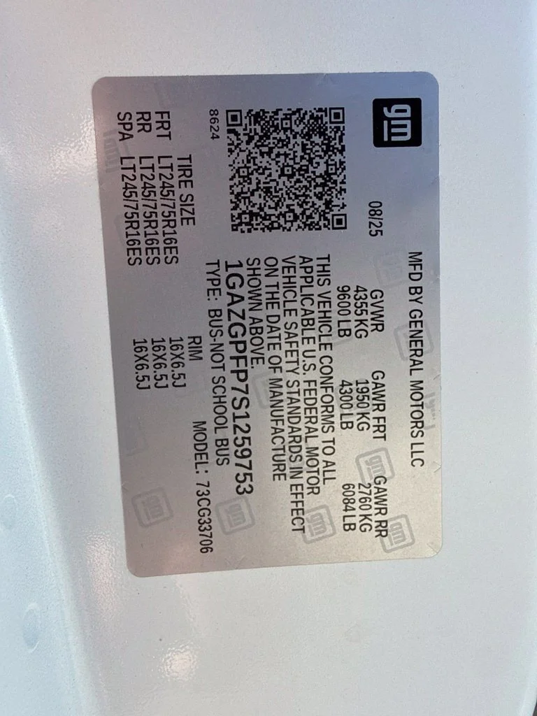 Used 2025 Summit White Chevrolet 1LT image 31