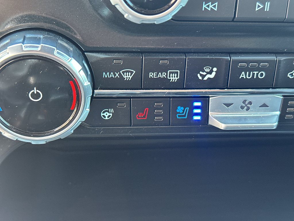 Used 2023 Carbonized Gray Metallic Ford Lariat image 25