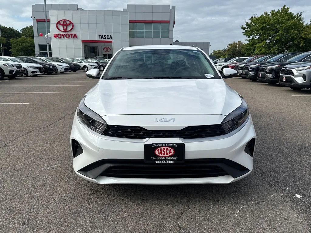 Used 2024 White Kia LXS image 2