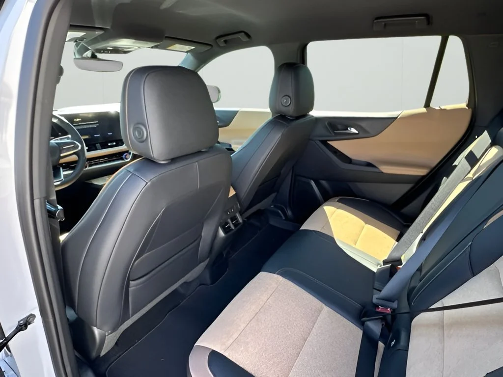 New 2027 Polar White Tricoat Chevrolet ACTIV image 18