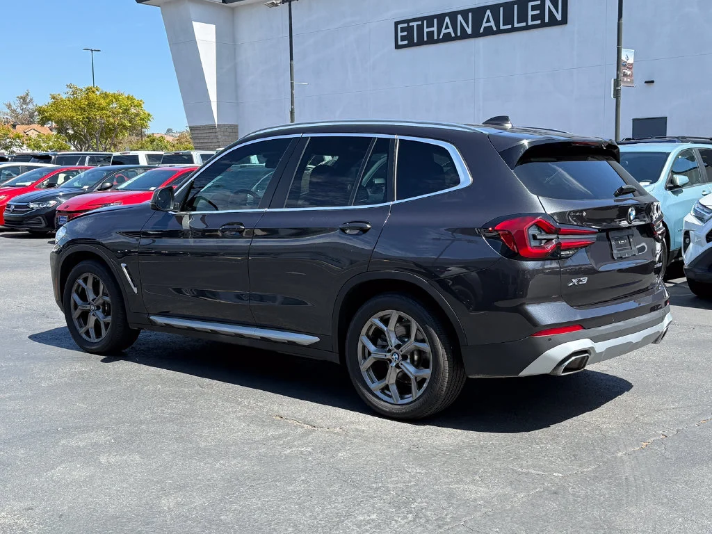 Used 2024 Gray BMW sDrive30i image 9