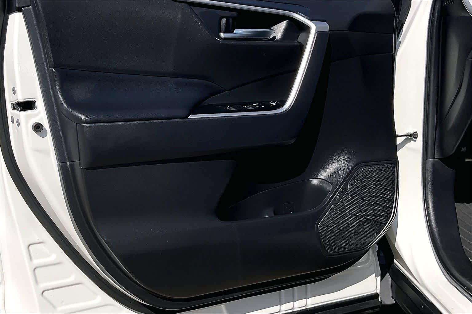 Used 2025 Ice Cap Toyota XLE image 18